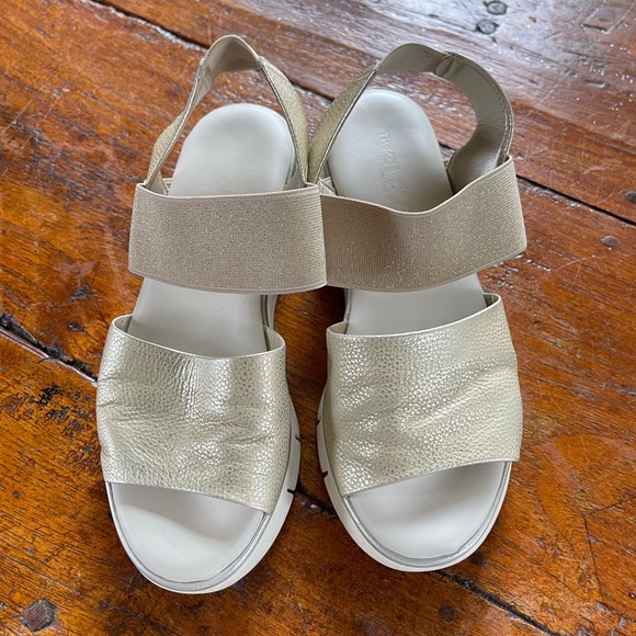 The FLEXX Joanie metallic Sandal - Picture 2 of 4